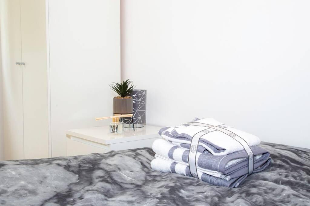 Shoreditch Hoxton Large 3 Bed Garden Flat Apartment London