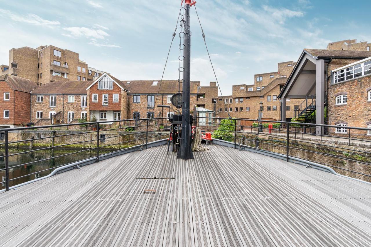 Charming Houseboat Featuring A Sauna Leilighet London
