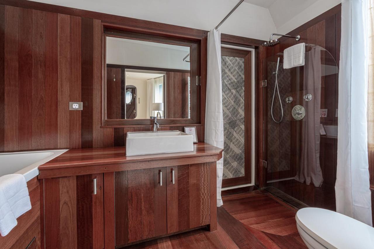 Charming Houseboat Featuring A Sauna London