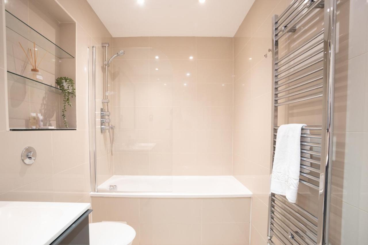 Perfect For Business & Corporate Stays - Three Bed With View Shoreditch Apartment London