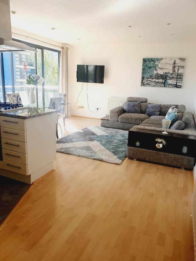 Luxury Canary Wharf With Free Parking Apartment London