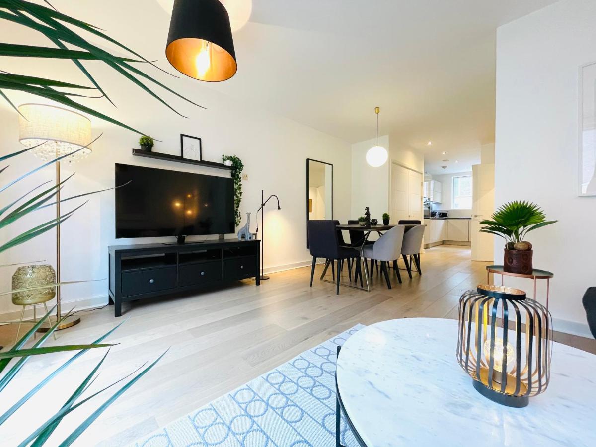 Holiday home Olympic Family Home, With Own Garden Bliss London