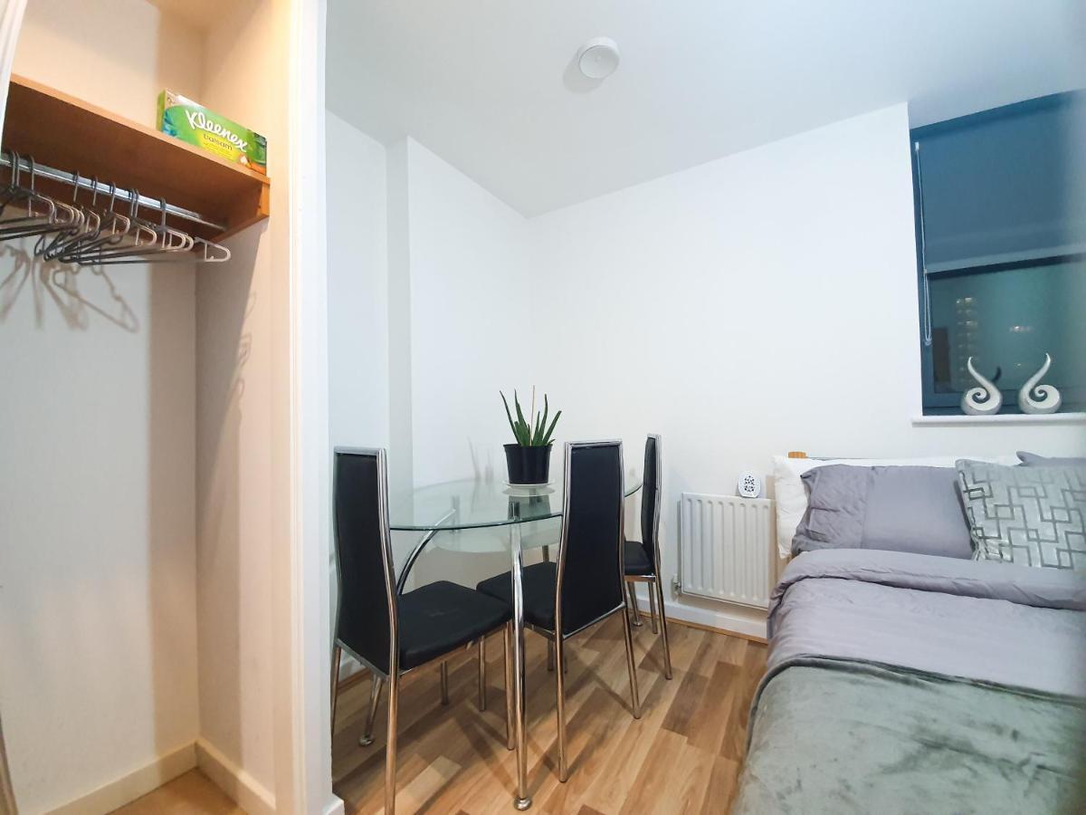 Livestay-modern 3 Bed Apt On 8th Floor With Amazing Views