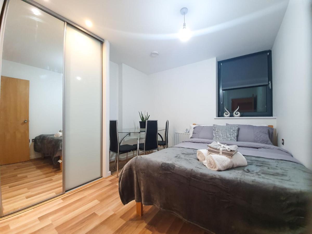 Livestay-modern 3 Bed Apt On 8th Floor With Amazing Views Apartment London