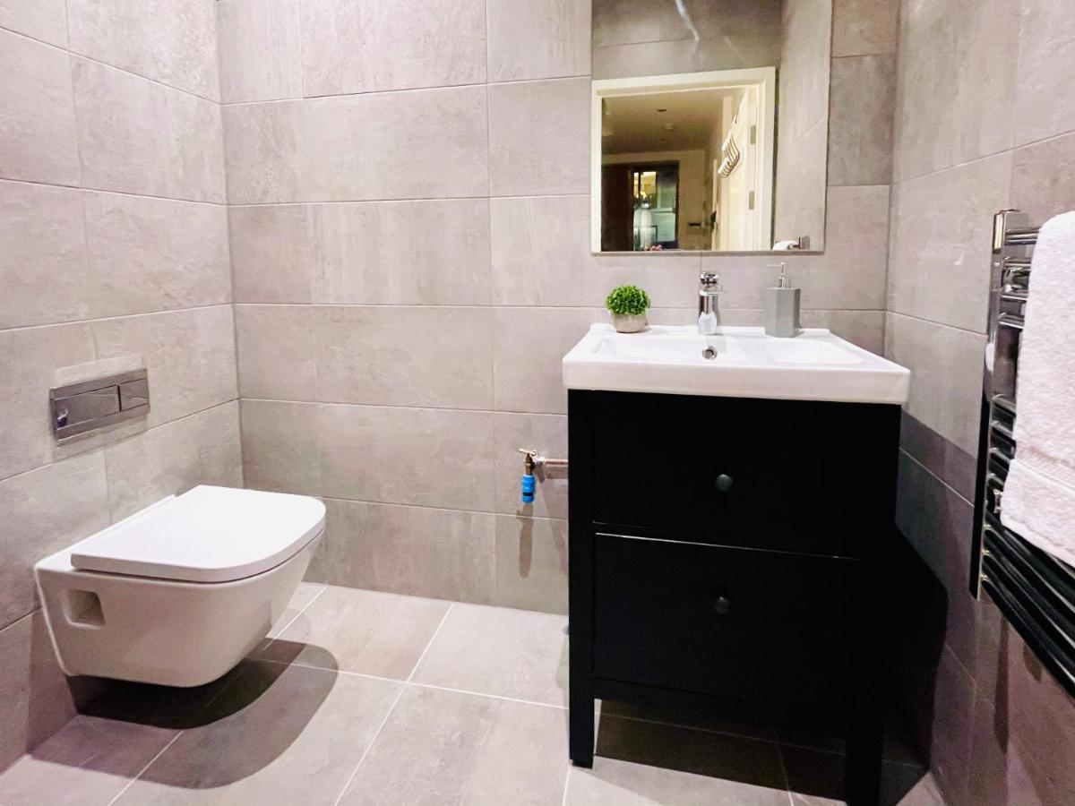 Olympic Family Home, With Own Garden Bliss Holiday home London