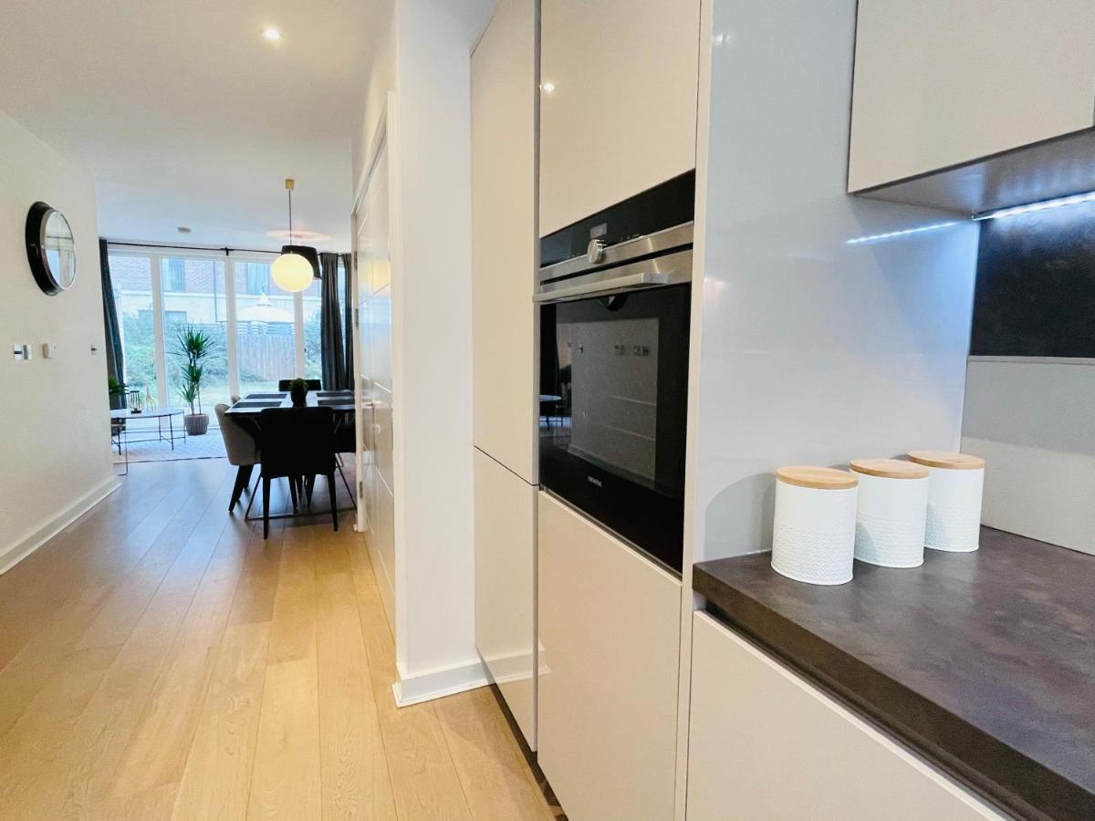 Olympic Family Home, With Own Garden Bliss Holiday home London