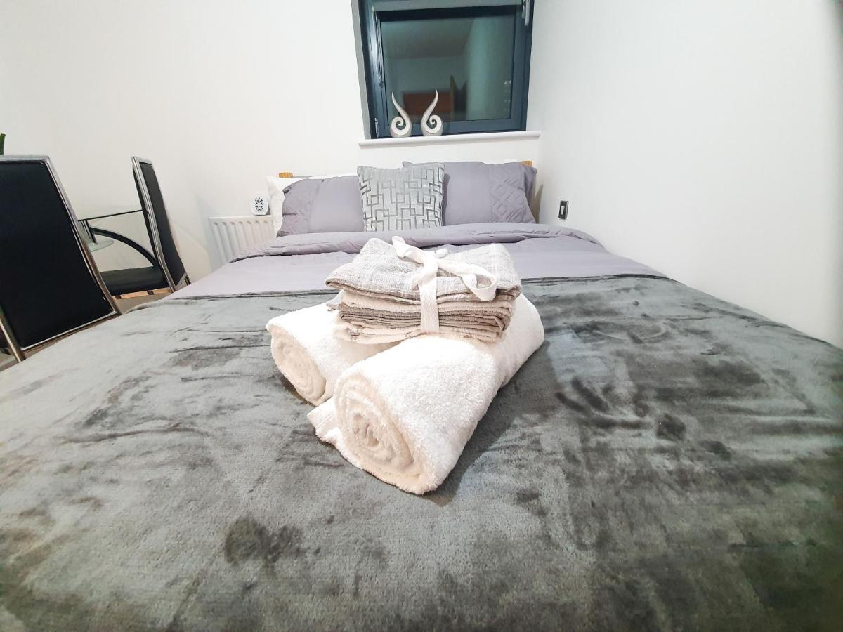 Livestay-modern 3 Bed Apt On 8th Floor With Amazing Views Apartment