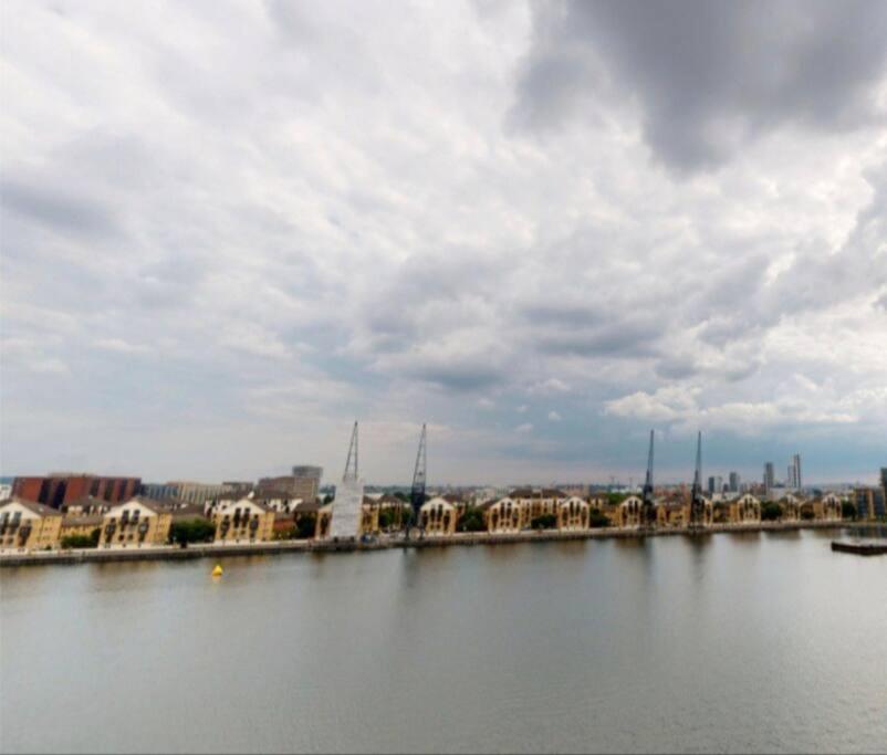 Lovely Waterfront Flat Canary Wharf Excel Centre *
