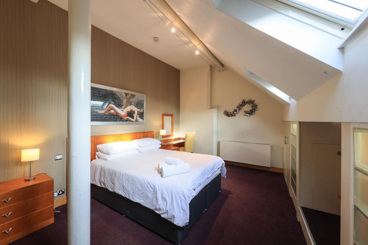 16 Pilcher Gate * London