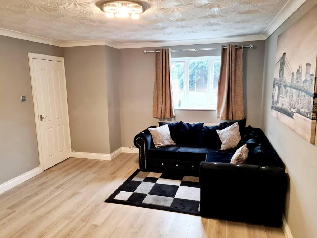 Vakantiehuis Modern & Spacious - Walk To Excel- Parking Londen