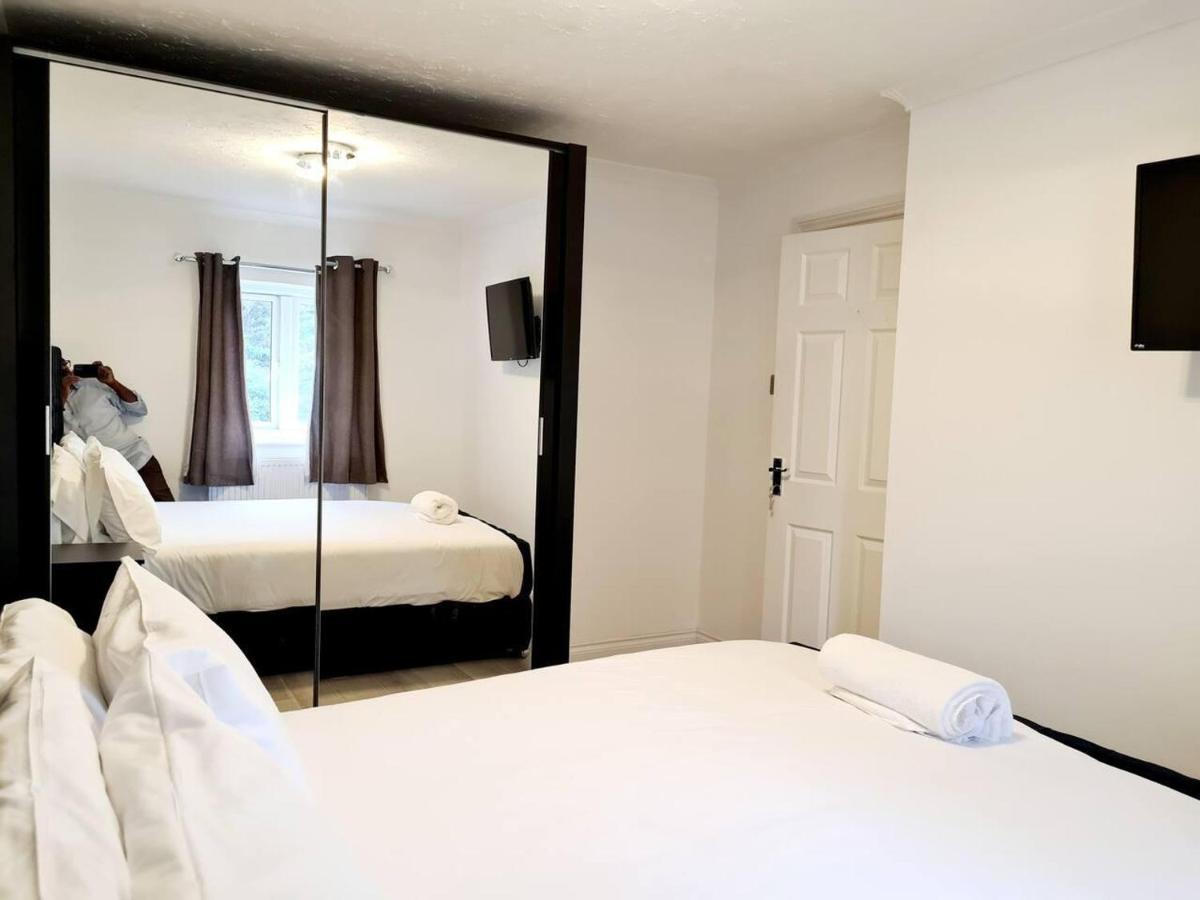 Vakantiehuis Modern & Spacious - Walk To Excel- Parking