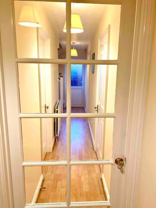 Smartrips Beckton Townhouse With Parking Leilighet