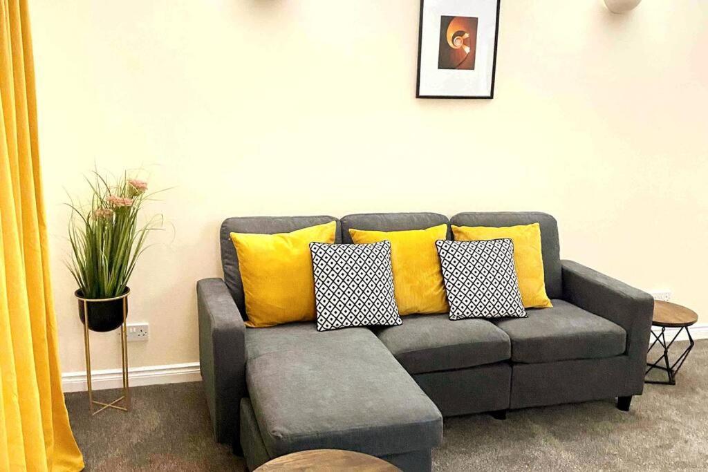 Smartrips Beckton Townhouse With Parking Leilighet London
