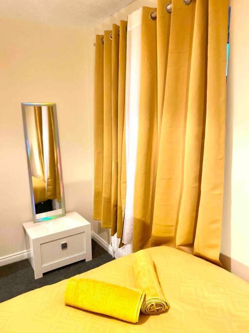 Smartrips Beckton Townhouse With Parking Leilighet London