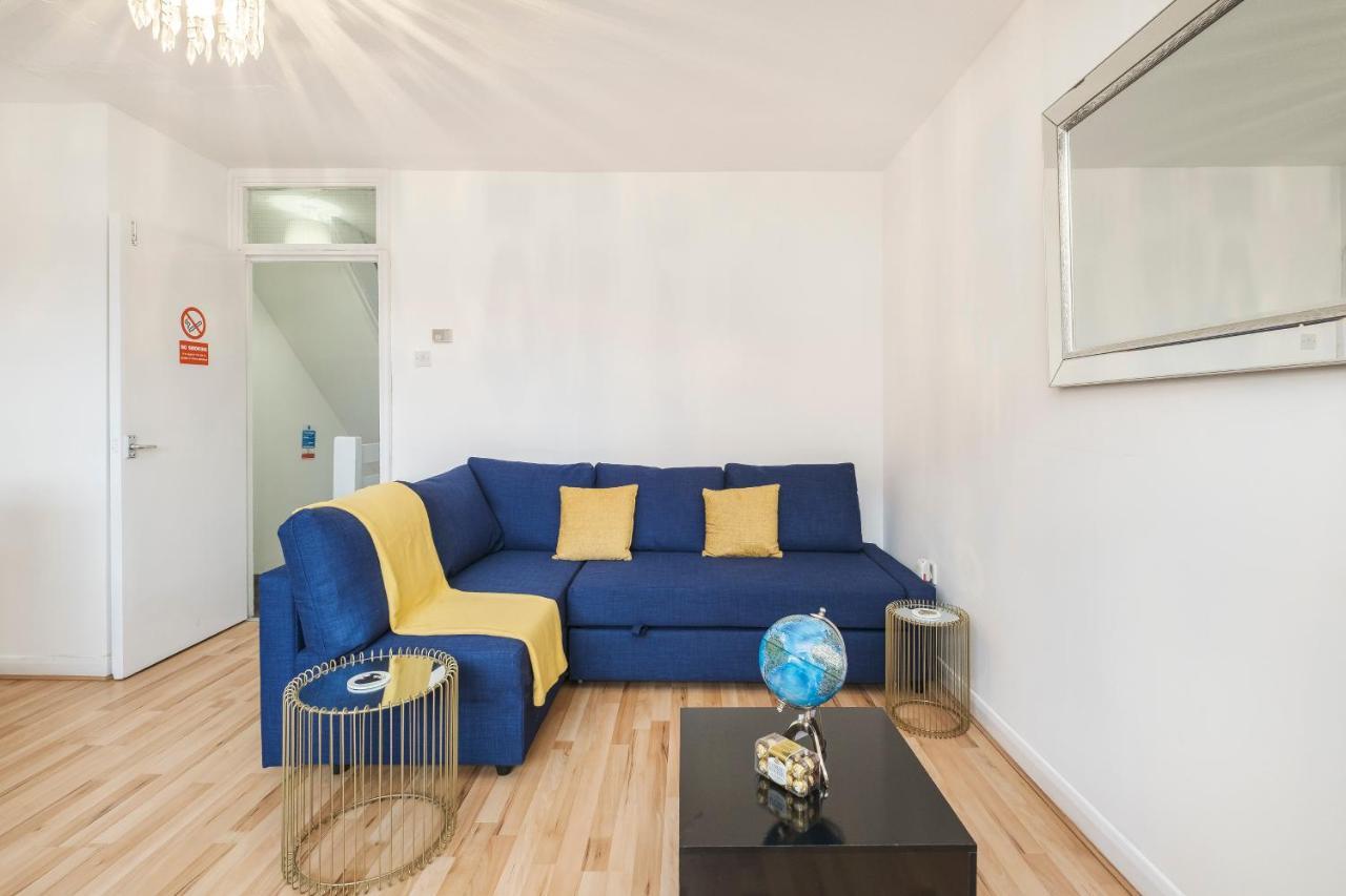Spacious 3 Bed 1 Bath Hse W Guest Toilet W Parking Near Excel - E16 Leilighet London