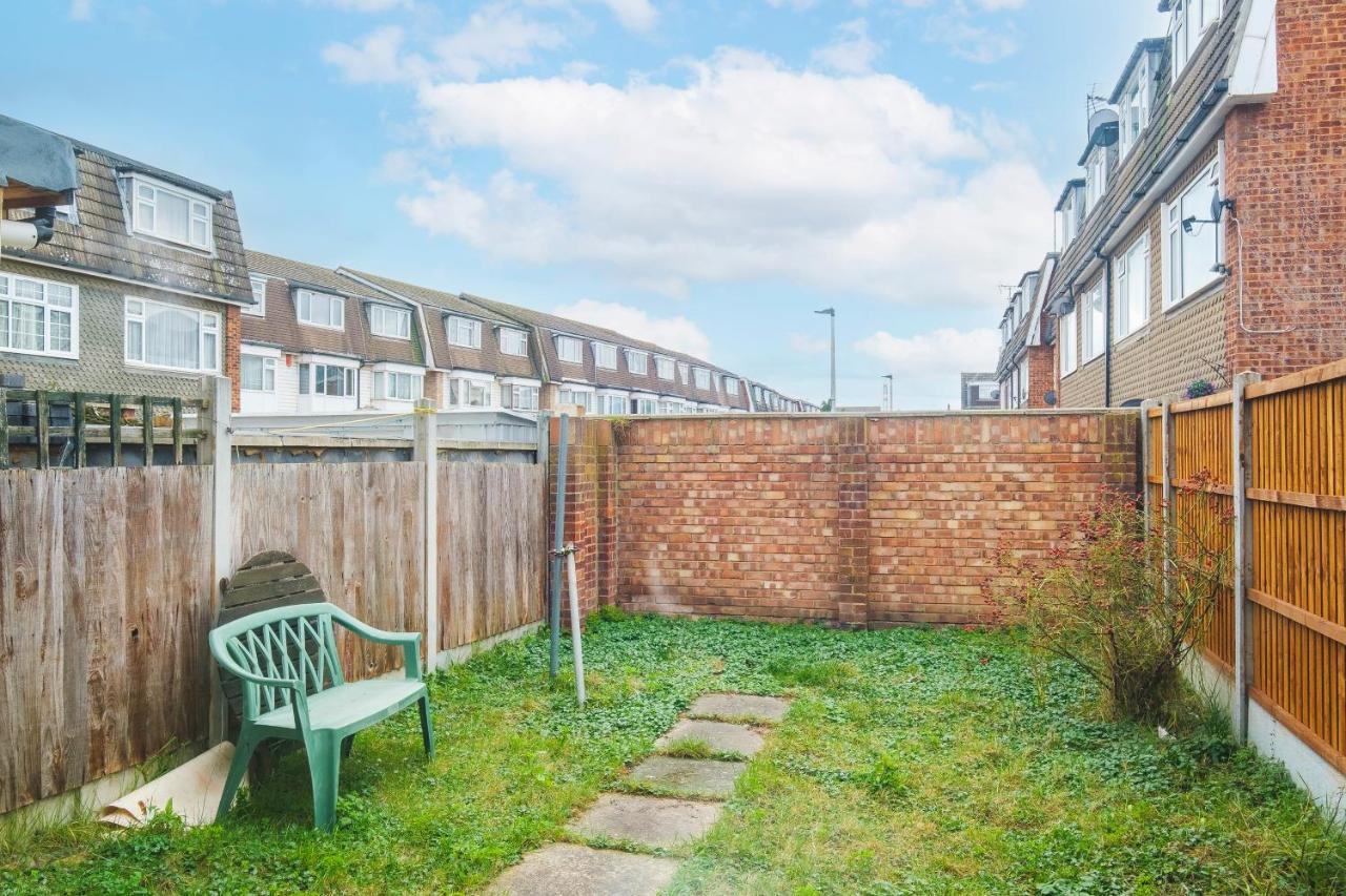 Spacious 3 Bed 1 Bath Hse W Guest Toilet W Parking Near Excel - E16 Leilighet *