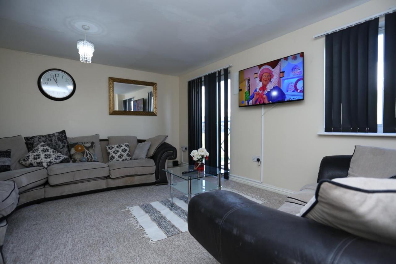Lovely 4 Bed House Сasa de vacaciones