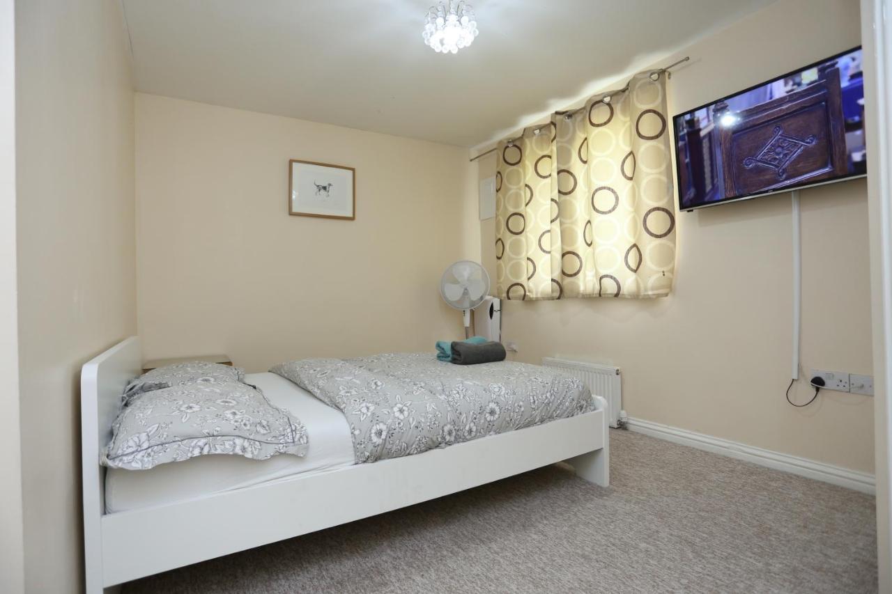 Lovely 4 Bed House Сasa de vacaciones