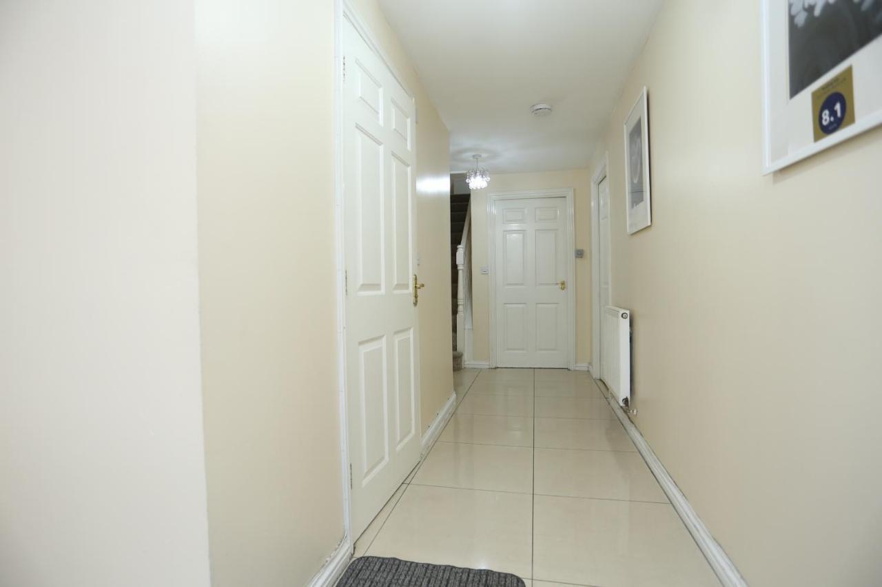 Lovely 4 Bed House Сasa de vacaciones *