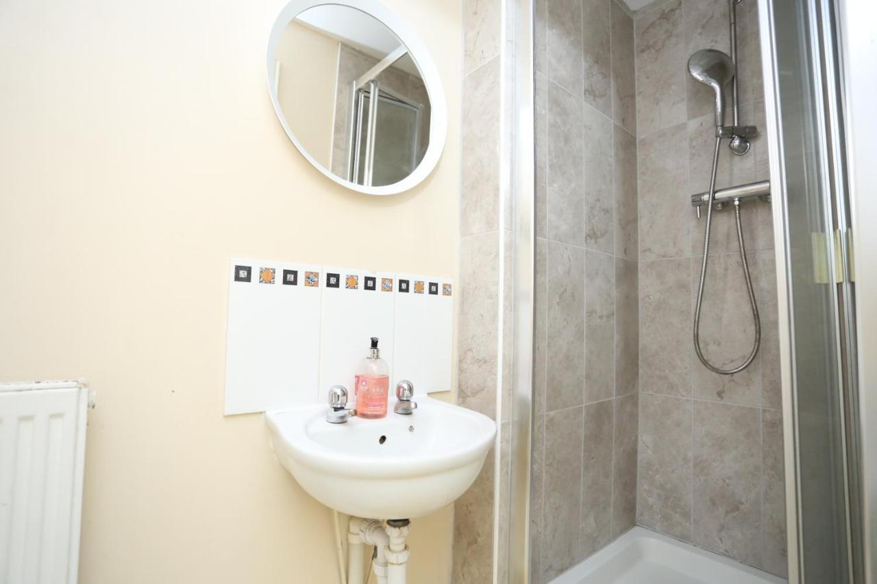 Lovely 4 Bed House Сasa de vacaciones Londres