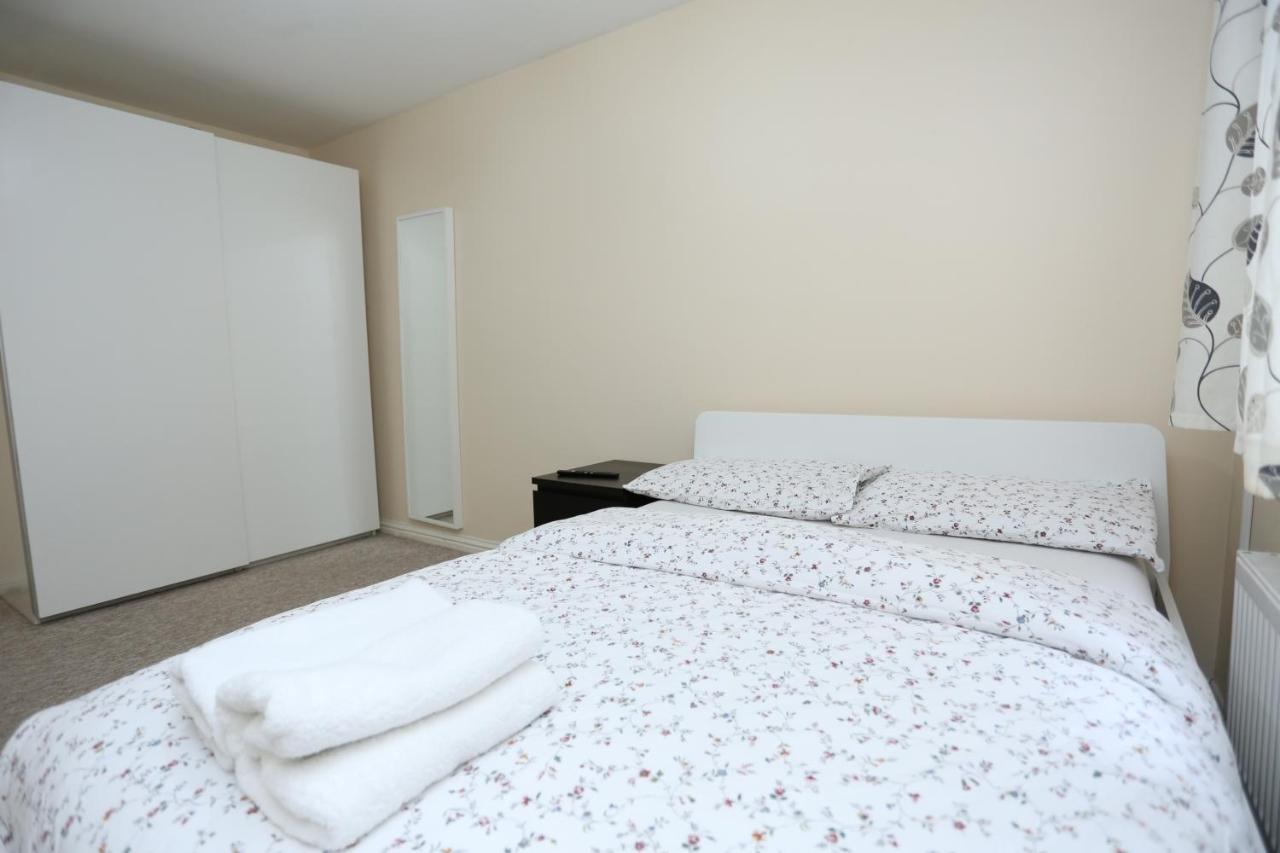 Lovely 4 Bed House Сasa de vacaciones *