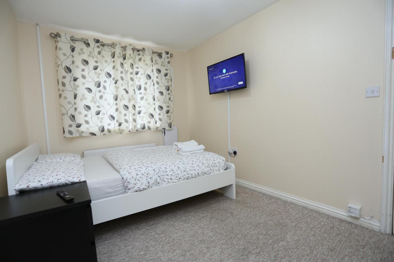Lovely 4 Bed House Сasa de vacaciones *