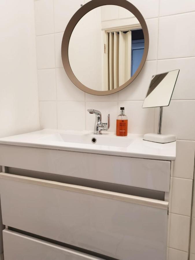 Charming Town Studio Flat, Tower Bridge * London