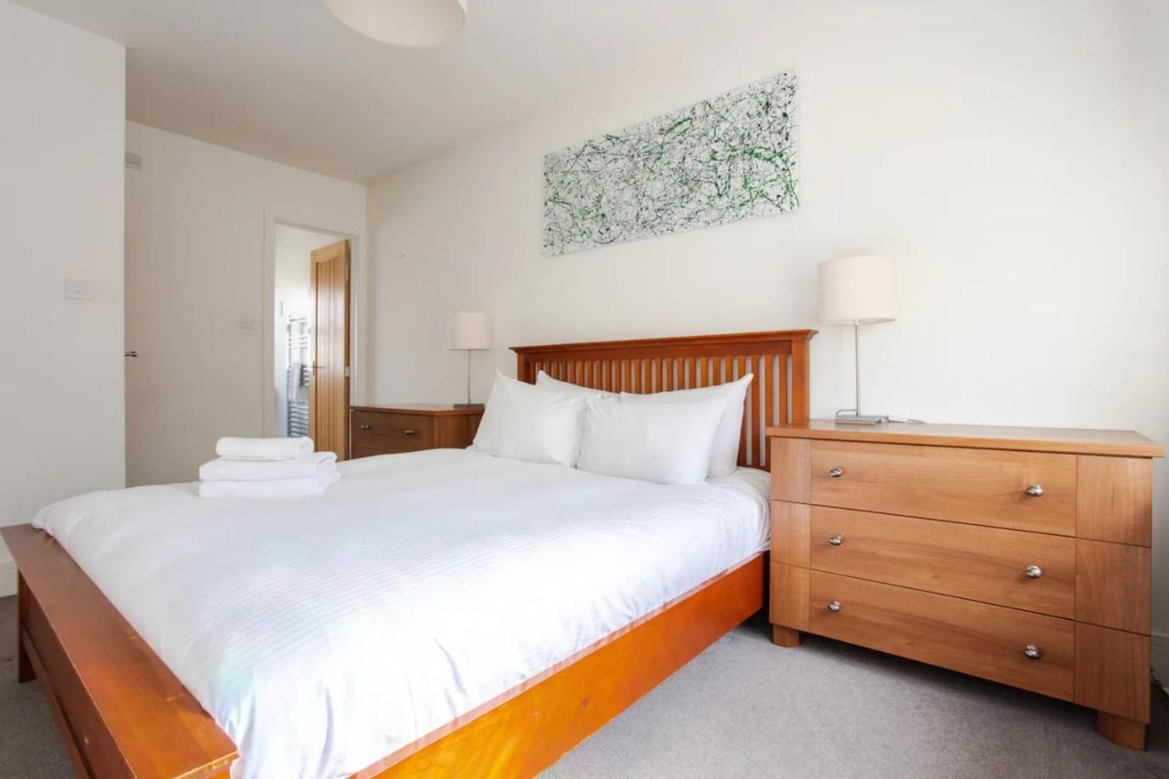 Charming 3 Bedroom With Garden In Peaceful Surrey Quays Vakantiehuis Londen