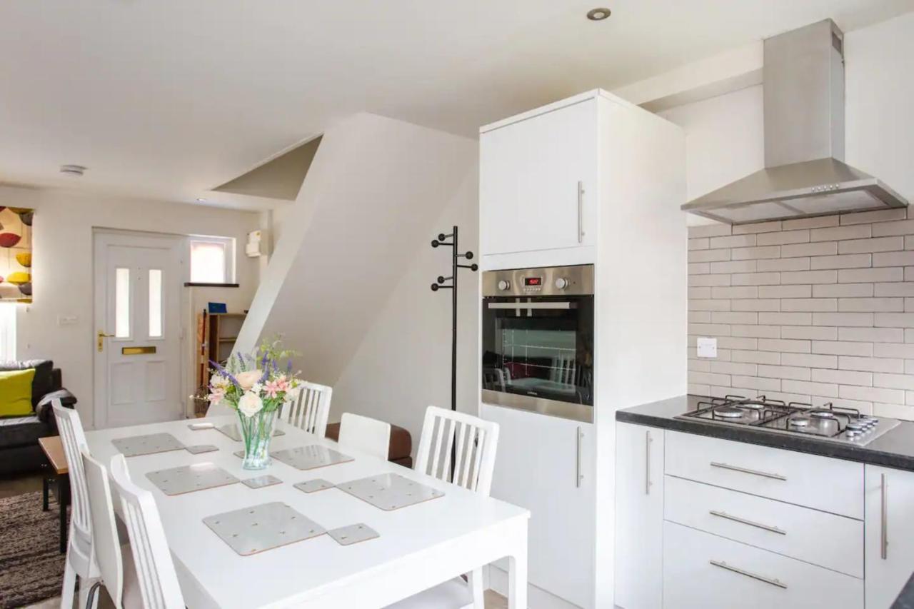 Charming 3 Bedroom With Garden In Peaceful Surrey Quays Vakantiehuis Londen