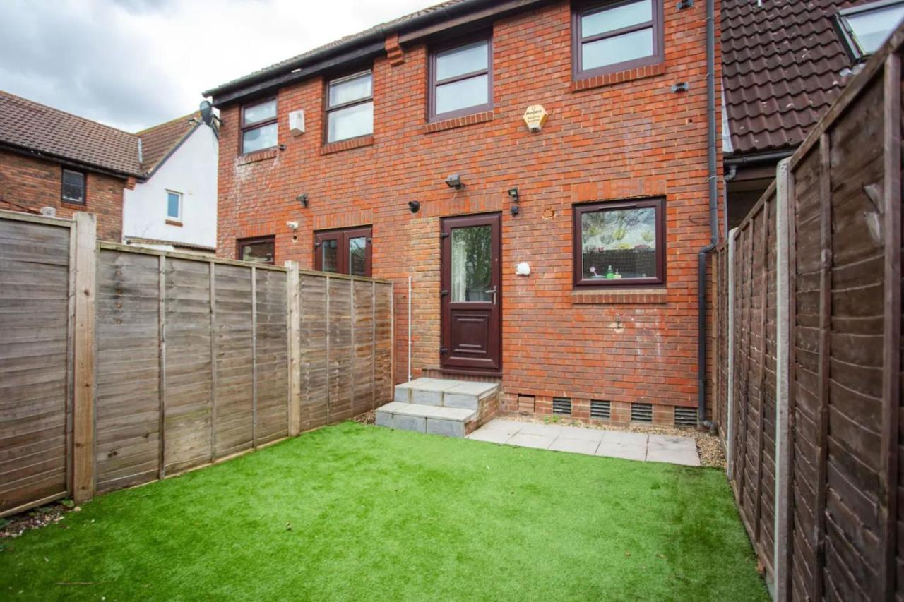 Vakantiehuis Charming 3 Bedroom With Garden In Peaceful Surrey Quays *