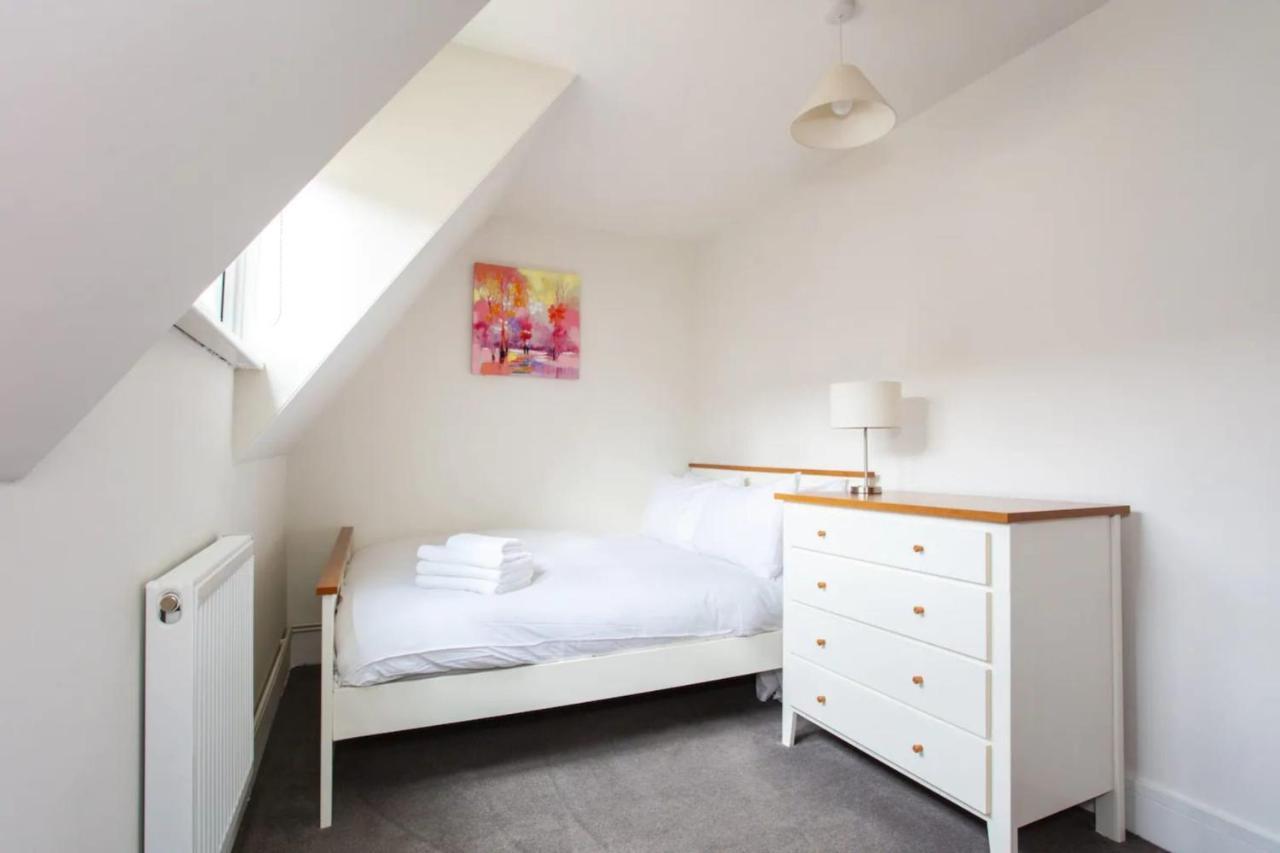 Charming 3 Bedroom With Garden In Peaceful Surrey Quays Vakantiehuis