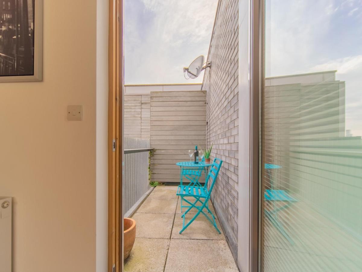 Pass The Keys - Spacious Flat, Royal Docks, Appartement Londen