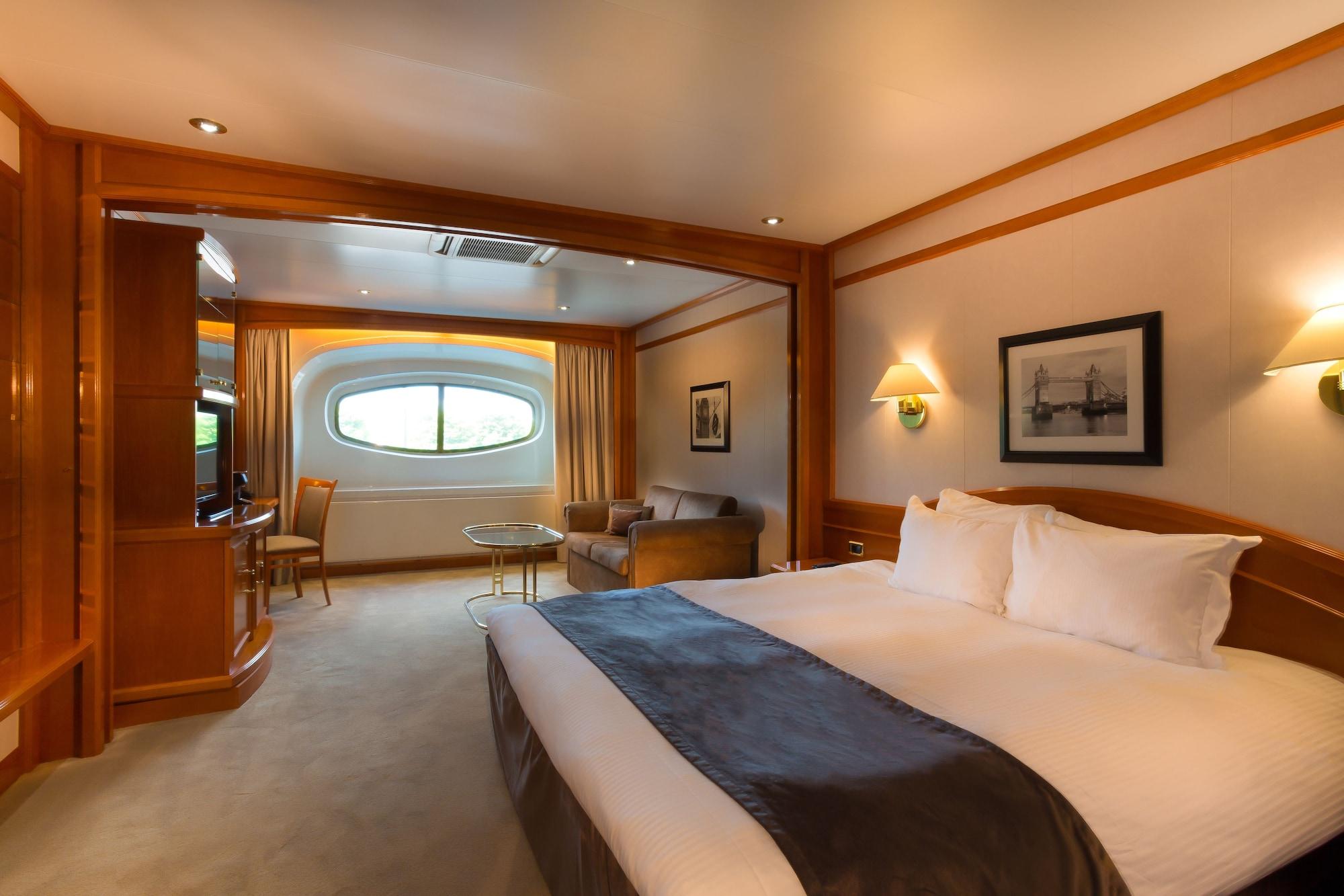 Sunborn Yacht Hotel