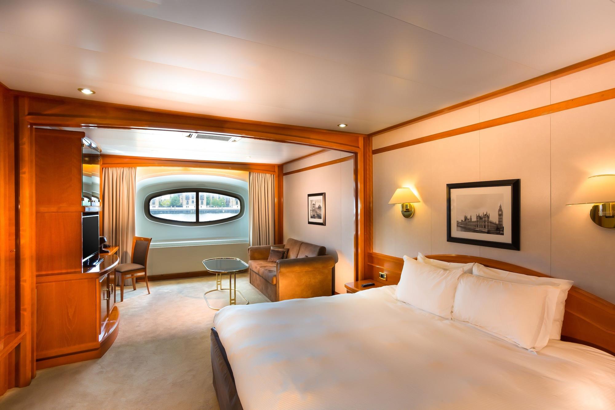 Hotel Sunborn Yacht 4*