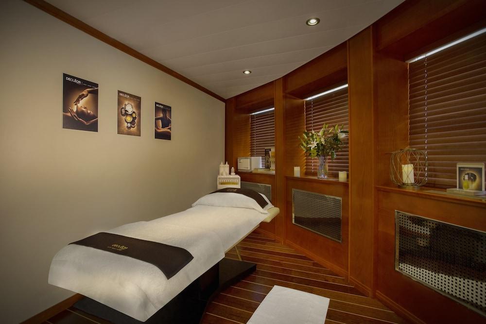 Sunborn Yacht Hotel