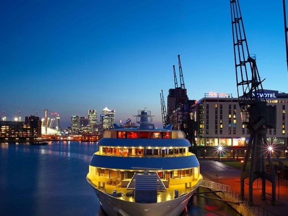 Sunborn Yacht Hotel