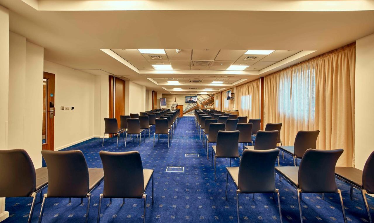 Holiday Express Stratford By Ihg Hotel