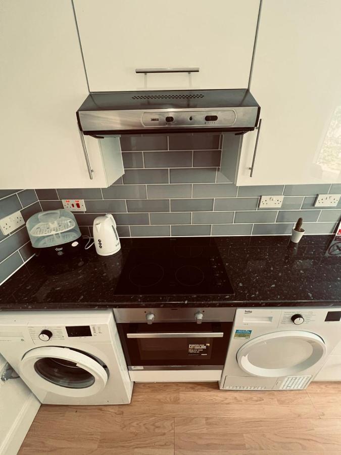Wembley Apartment - 33 Oakington Manor Dr Ha9 6Lu * London