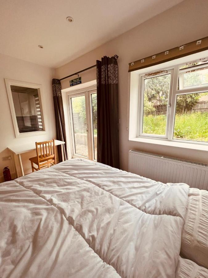 Wembley Apartment - 33 Oakington Manor Dr Ha9 6Lu
