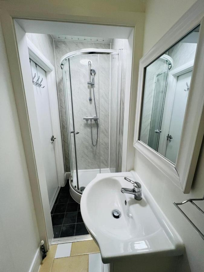 Wembley Apartment - 33 Oakington Manor Dr Ha9 6Lu Apartment *