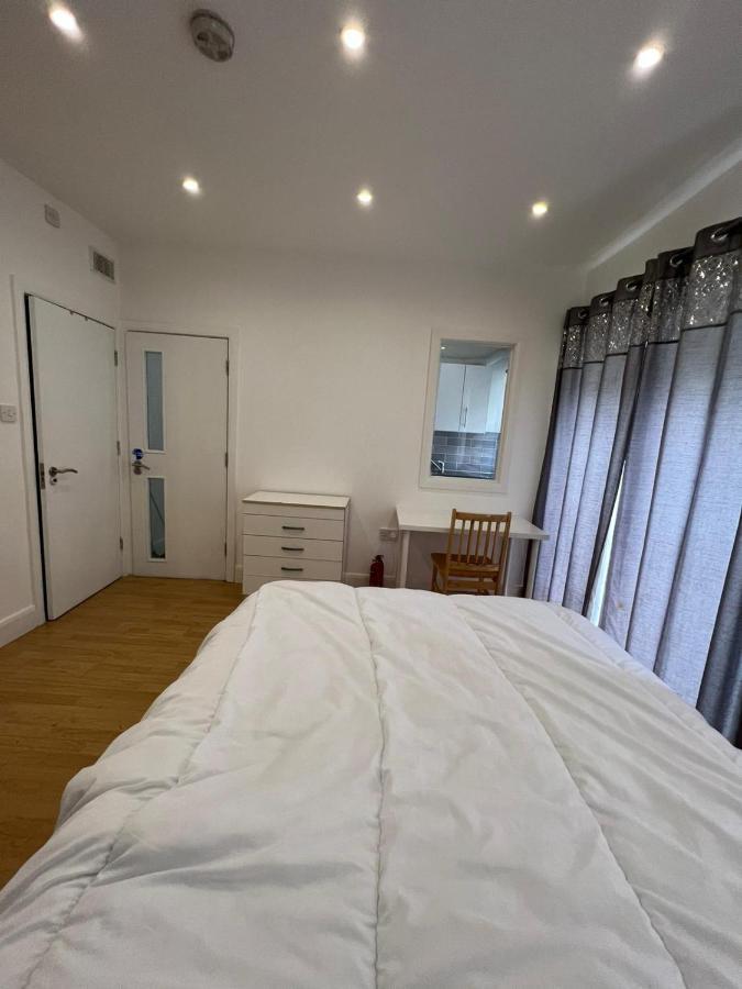 Wembley Apartment - 33 Oakington Manor Dr Ha9 6Lu London
