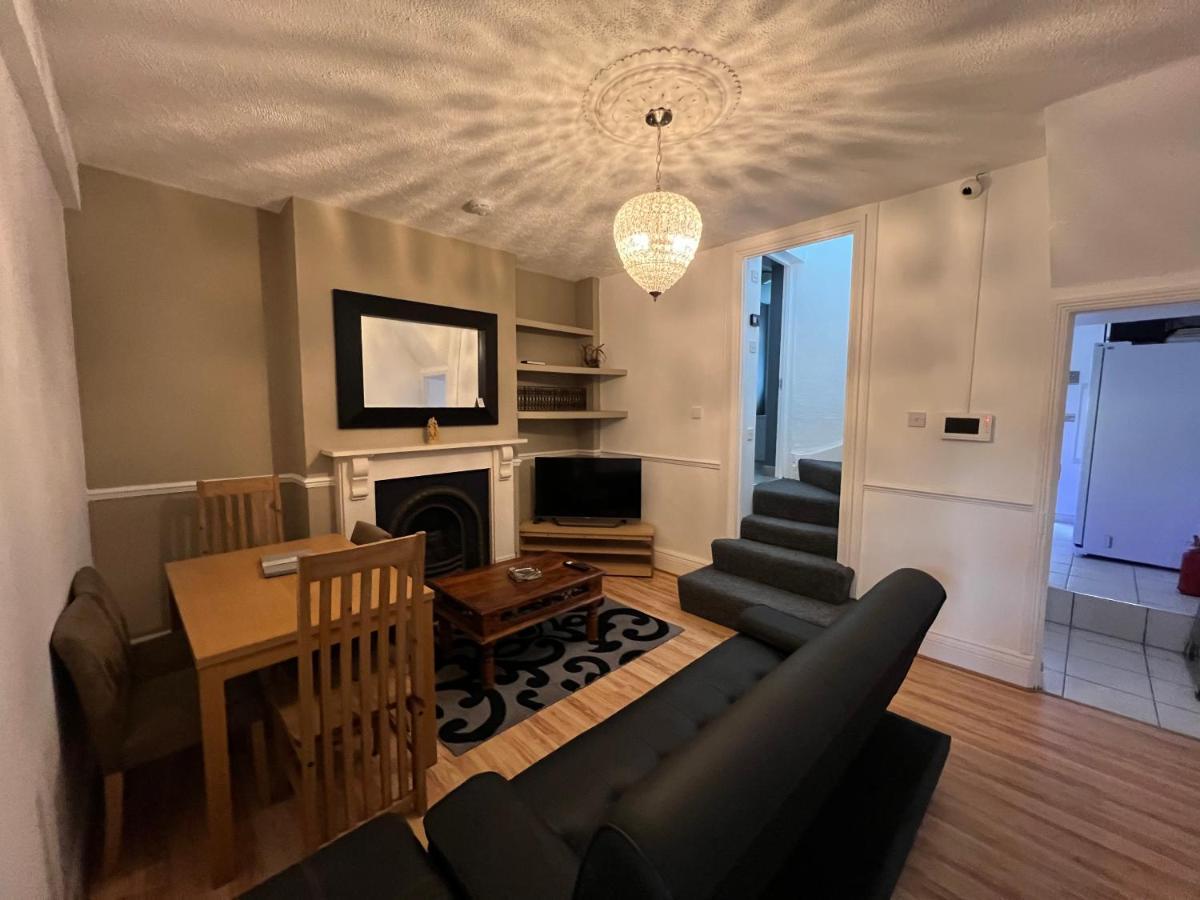 Apartment Entire Luxury 4 Bedroom Victorian House With 2 En-suite - Forest Hill,