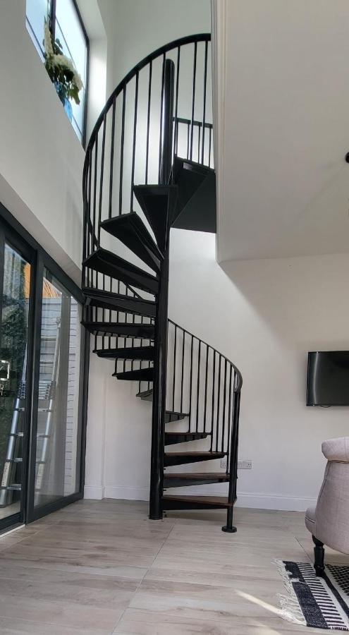 Stunning New Build Mezzanine Style * Londen