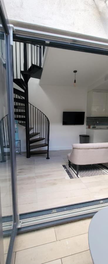 Stunning New Build Mezzanine Style * Londen