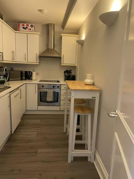 2 Bed Flat Outside Liverpool Street Station! Apartment