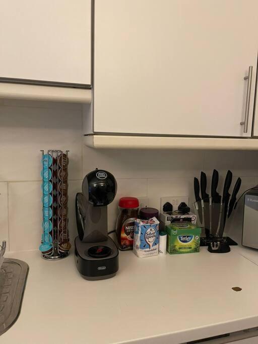 2 Bed Flat Outside Liverpool Street Station! Apartment London