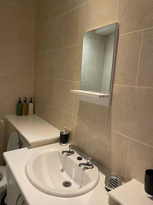 Apartment 2 Bed Flat Outside Liverpool Street Station! London