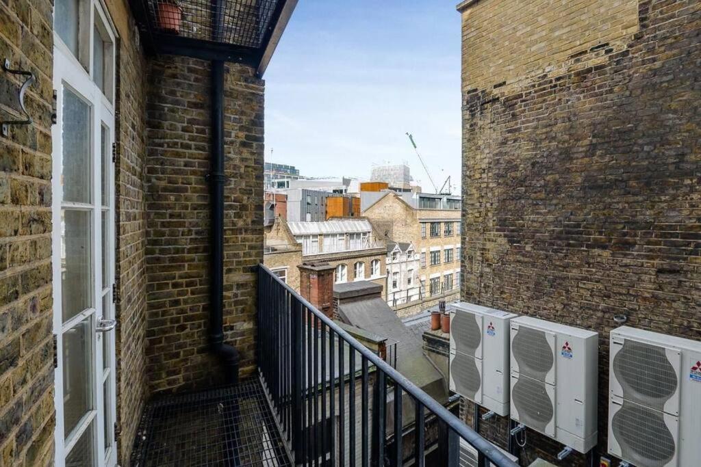 2 Bed Flat Outside Liverpool Street Station!