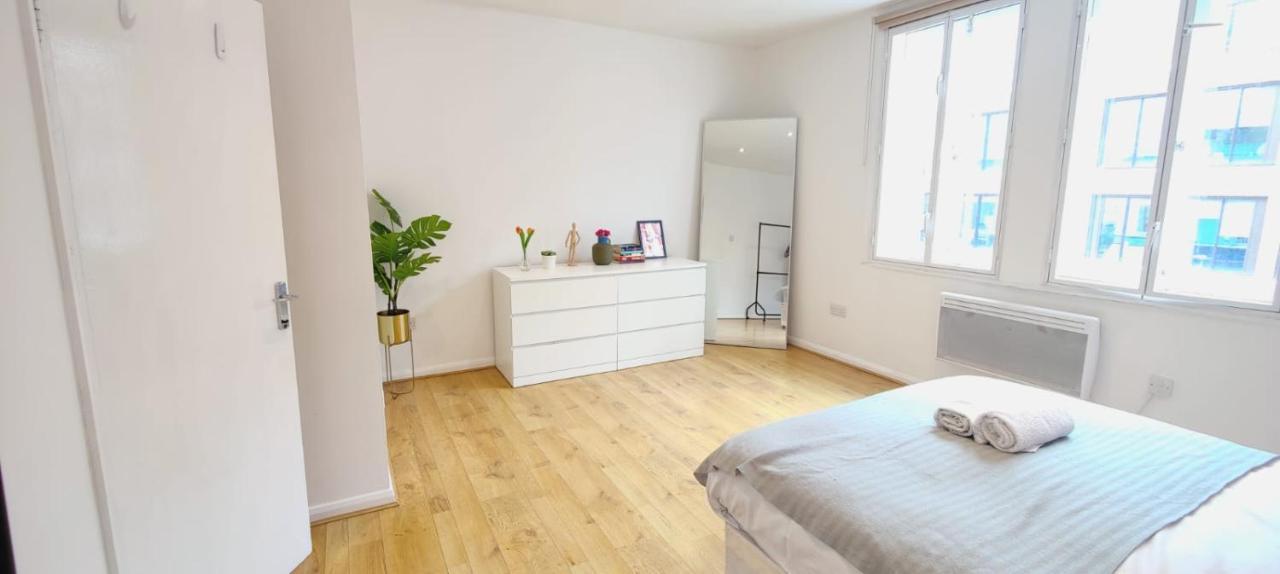 Spacious 3 Bed Flat Near Liverpool Street, Spitalfields