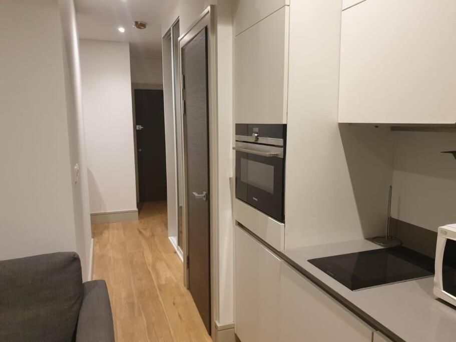 Apartment Long Stays 1bed Studio Serviced Netflix & Free Wifi Perfect For Solo And Coupled Guests London